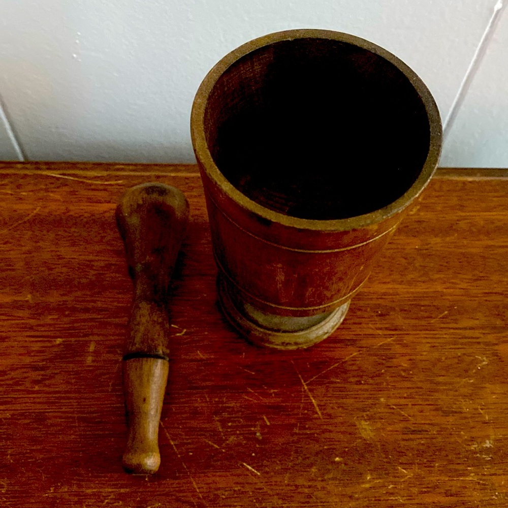 Wood mortar and pestle